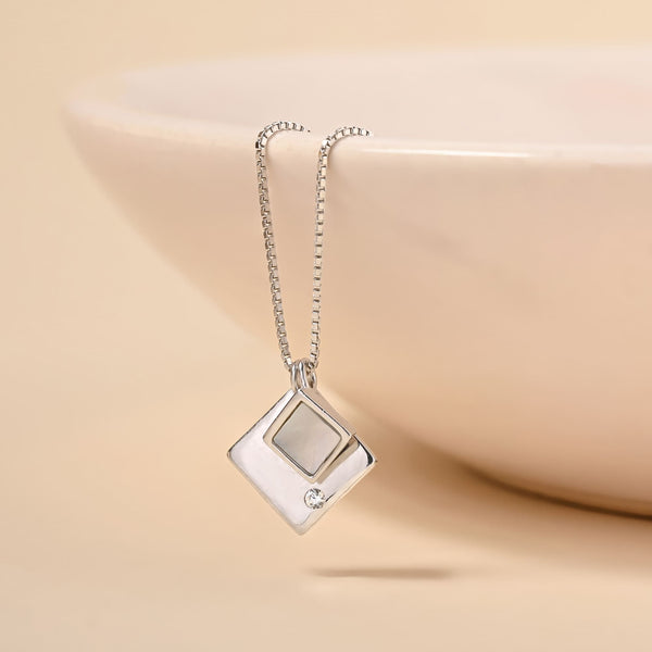 Overlapping Squares Necklace